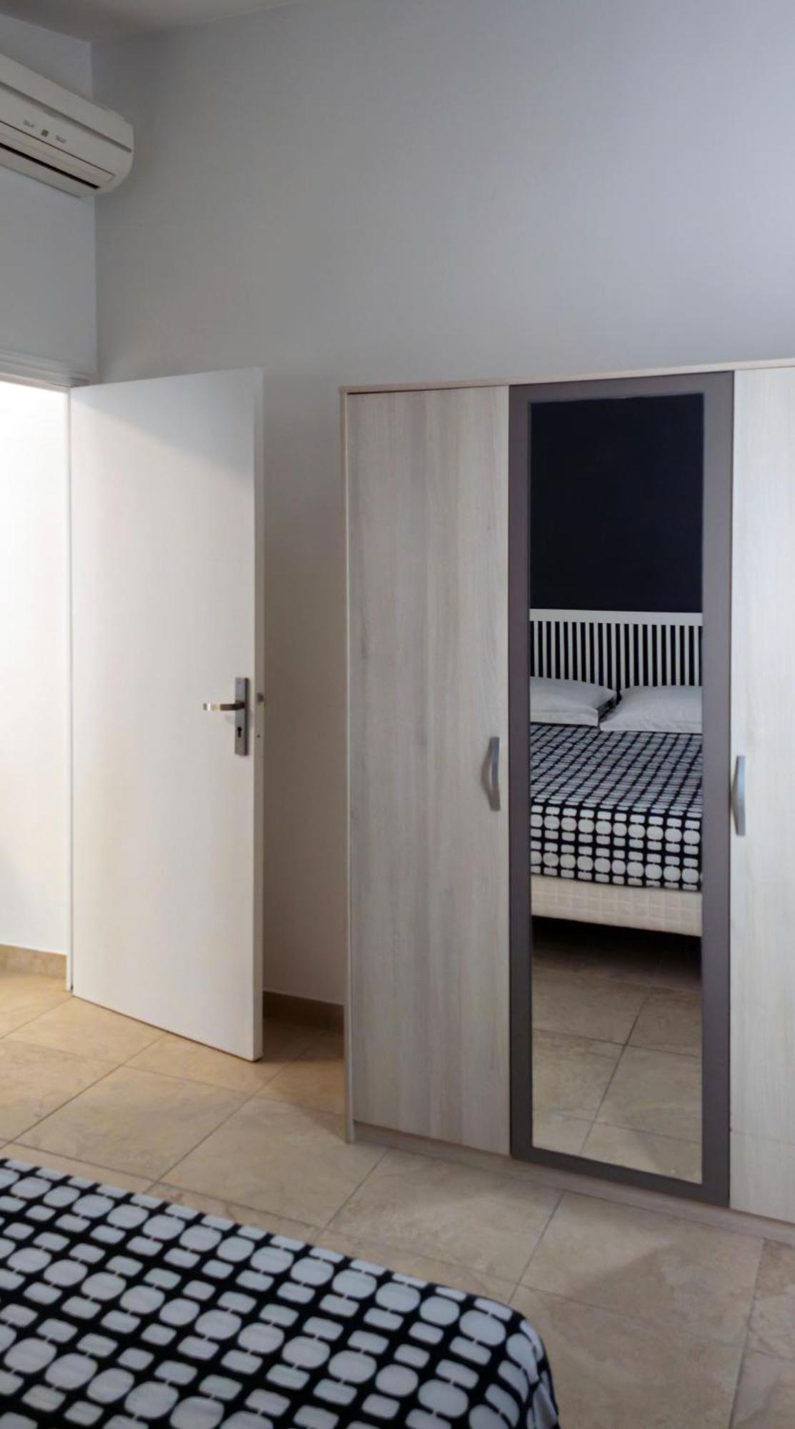 Grand T2 Meuble-Juan Pins-Logt8 Antibes Exterior foto